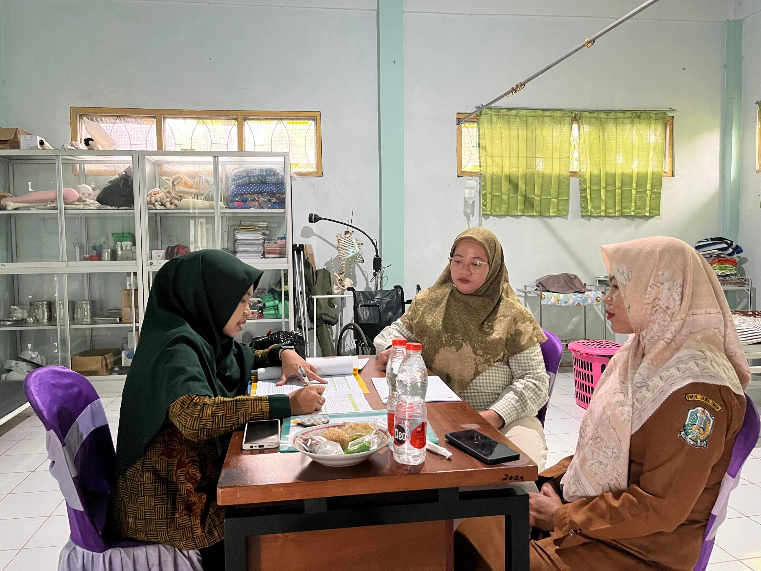 SIAP USK, LABORATORIUM ASISTEN KEPERAWATAN DAN CAREGIVER SMK WACHID HASJIM MADURAN LOLOS VERIFIKASI TUK