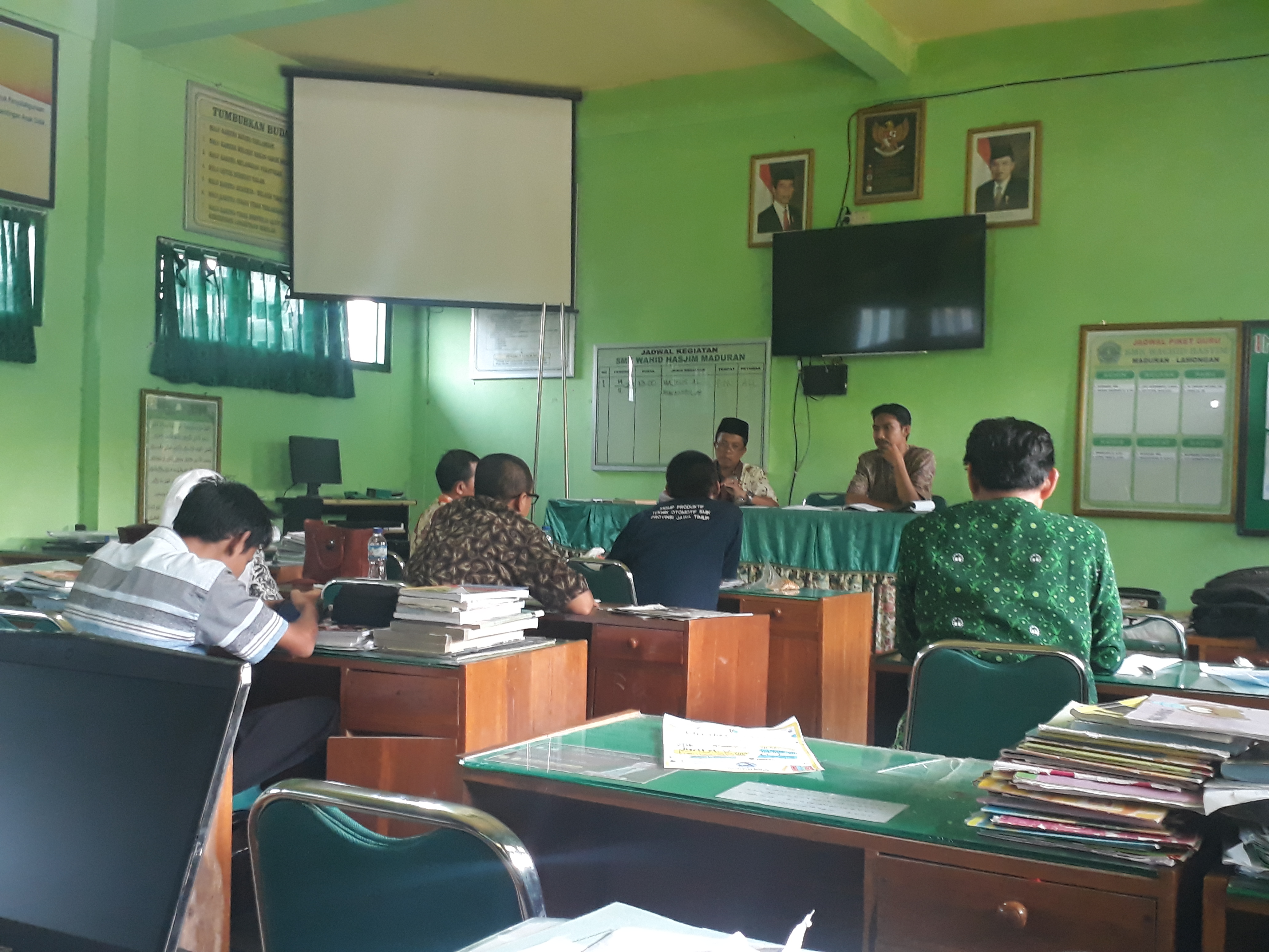 Rapat Persiapan Pameran SMK Mini Wachid Hasjim Maduran