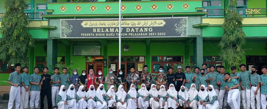 PERINGATAN HARI GURU NASIONAL SMK WACHID HASJIM MADURAN