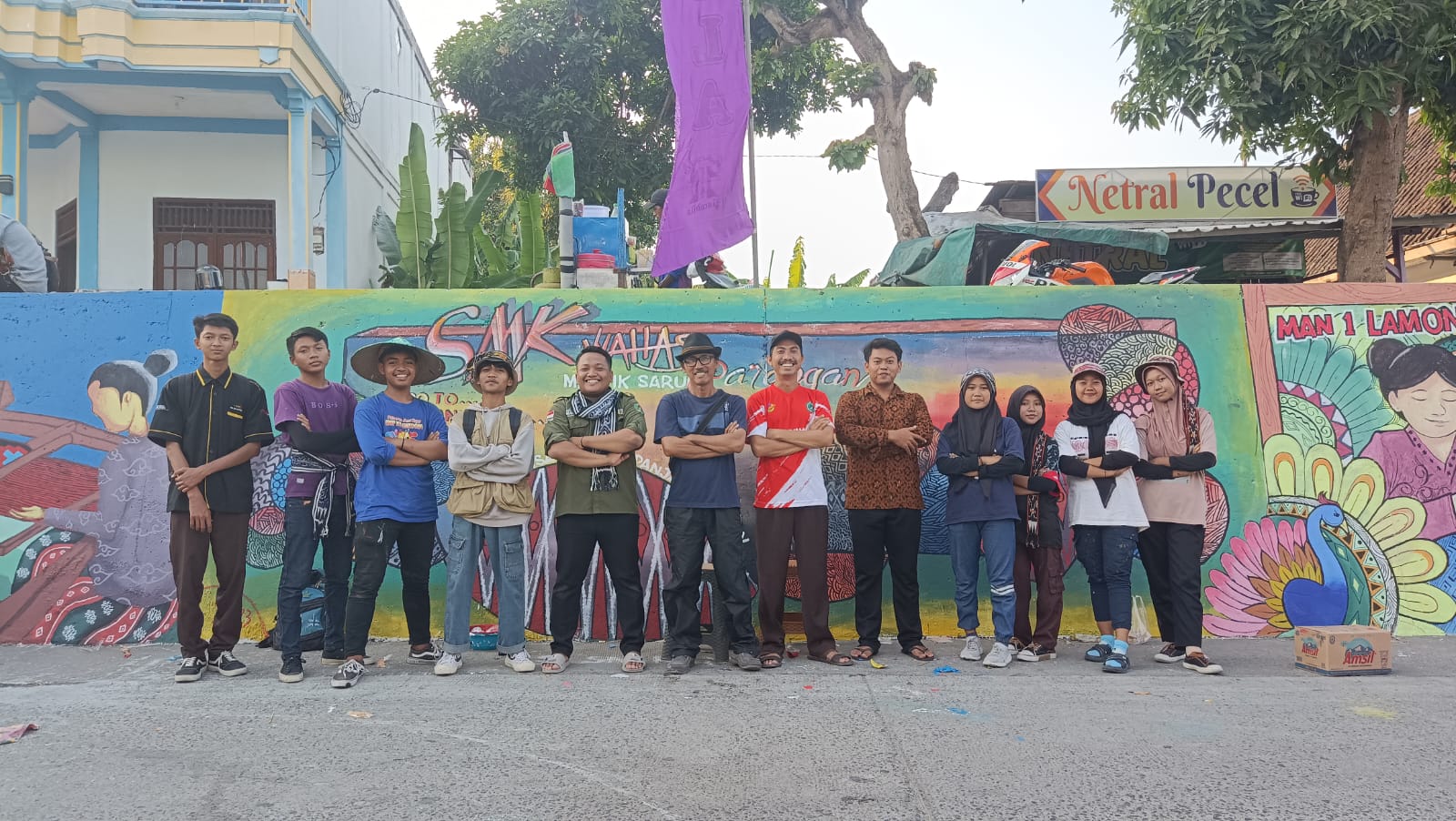 SMK WH DI FESTIVAL MURAL TENUN IKAT LAMONGAN